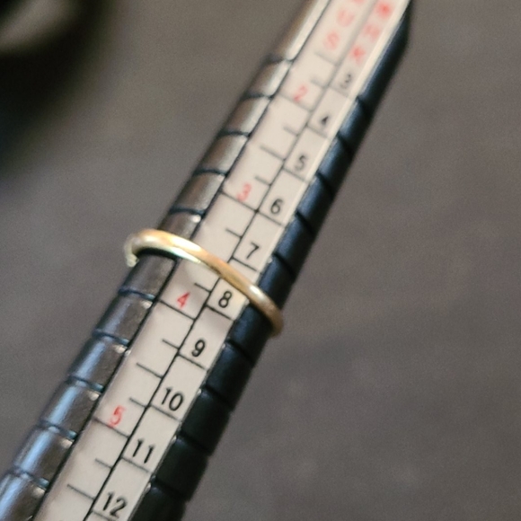 10K Ribbed Accent Ring - Picture 6 of 8